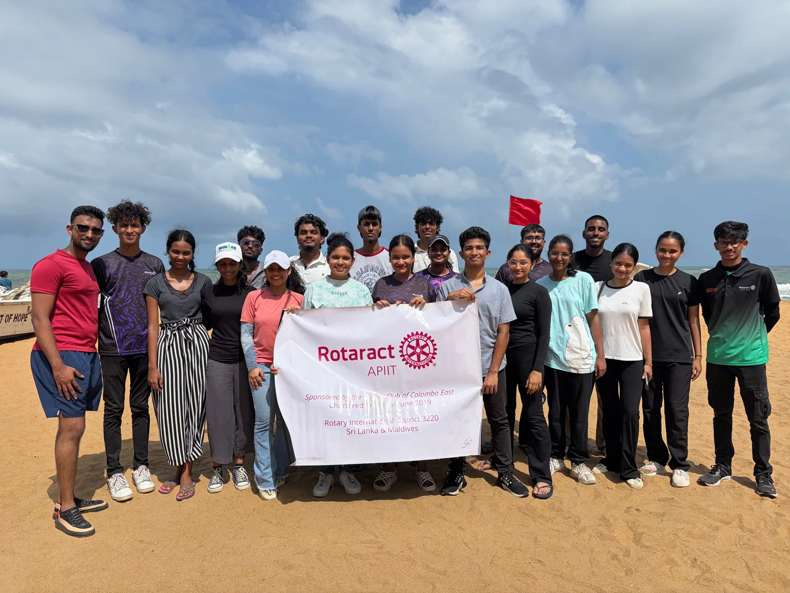 RAC APIIT volunteers at the CleanSL coastal conservation project